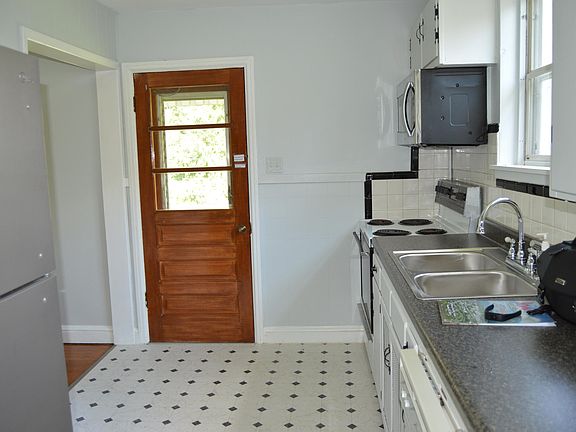 4th image of 3703 Lake Dr SW
