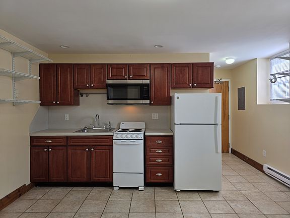 2nd image of 32 Elm St APT B2