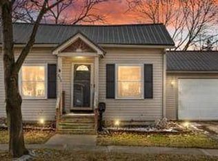833 N Madison St, Lapeer, MI