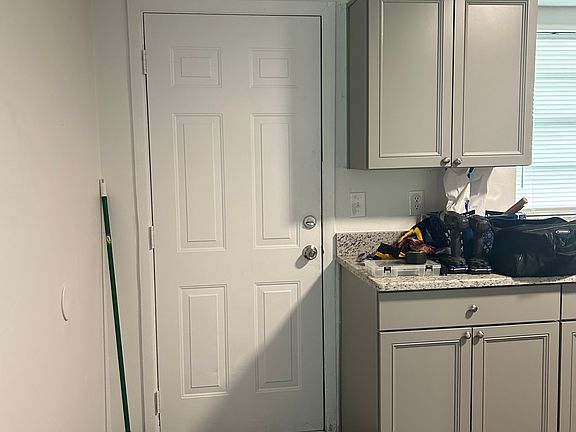 5th image of 700 Sunset Ave