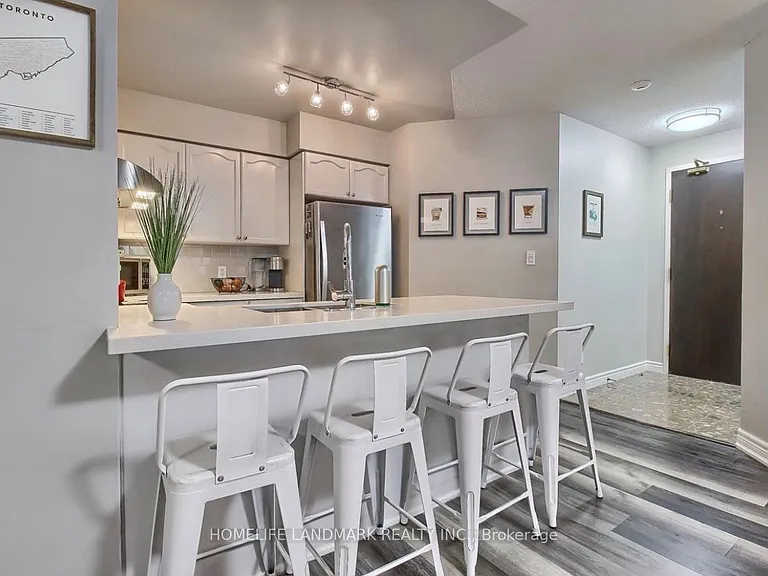23 Hollywood Ave #711 — Photo 6