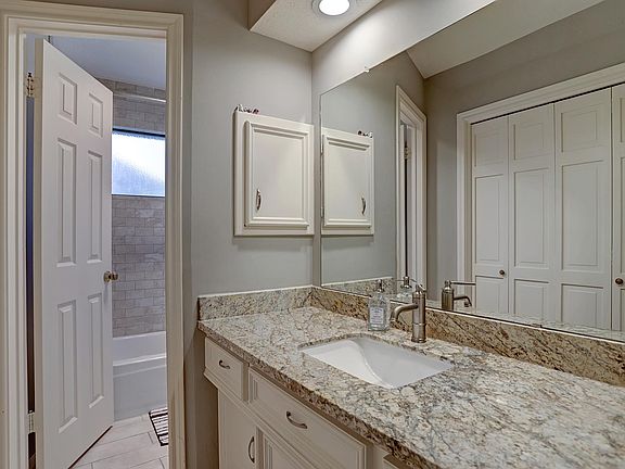 4th image of 5618 Garden Point Dr