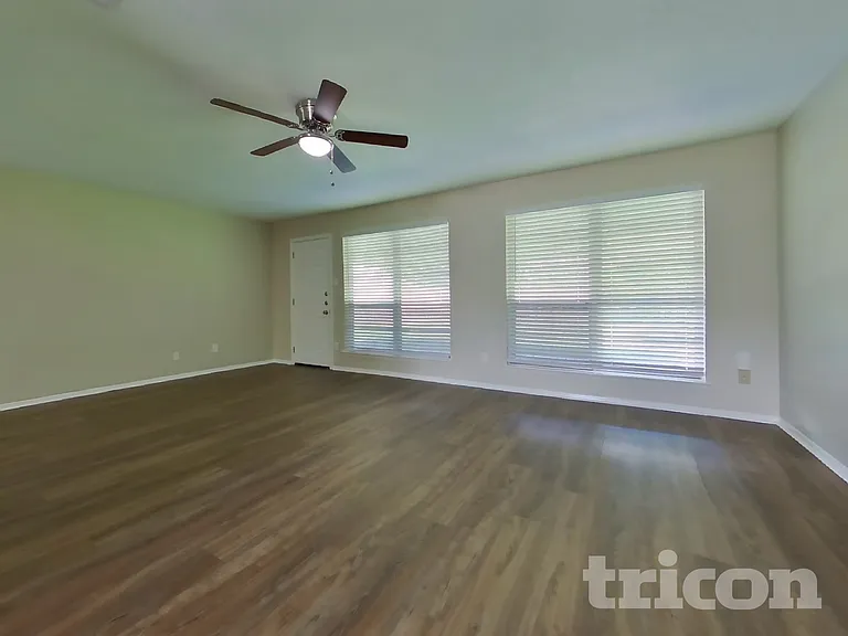 2706 King James Ct — Photo 3