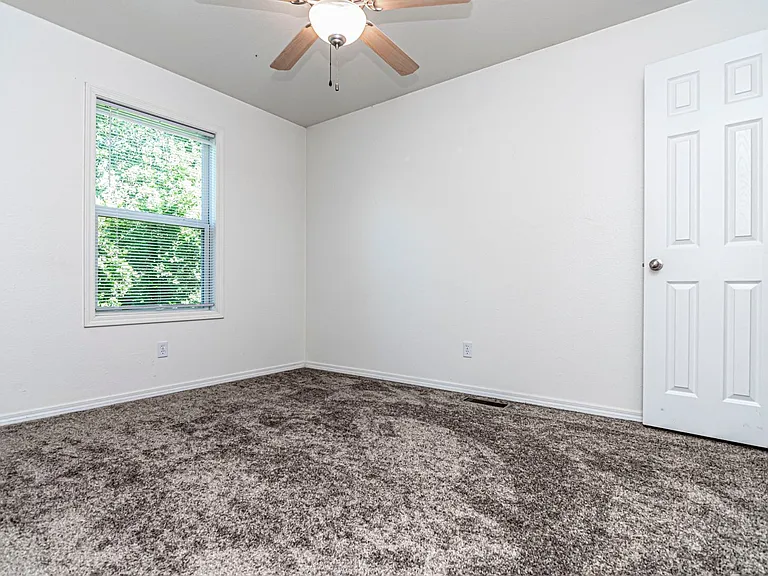 912 Whitetail Ct — Photo 37