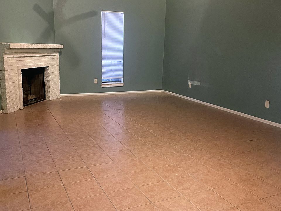 1st image of 2318 Capitan Dr APT A
