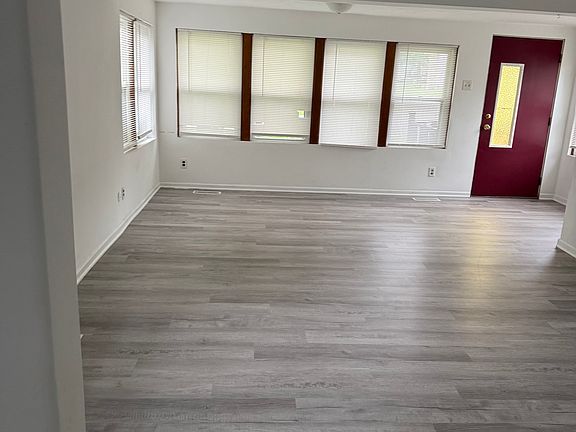 4th image of 230 Chapel St