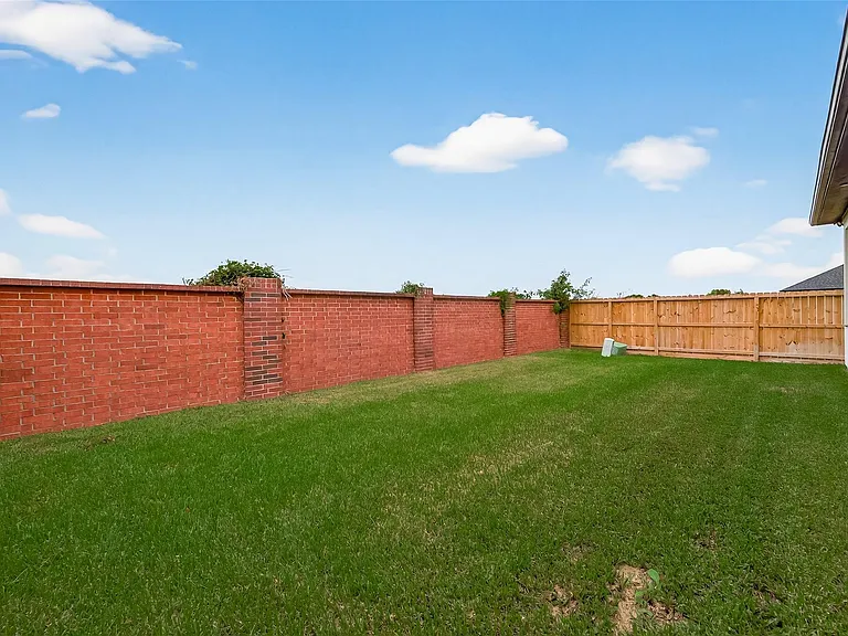 2226 Syrian St — Photo 48
