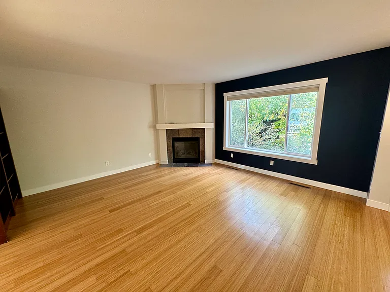 106 E College St — Photo 7