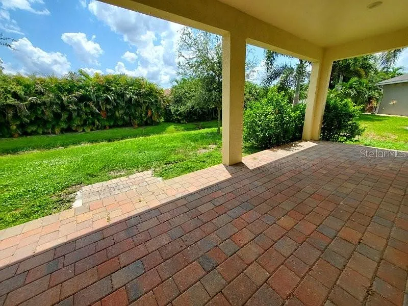 3 bed, 2.0 bath, 2001 sqft, $2,500 — Photo 3
