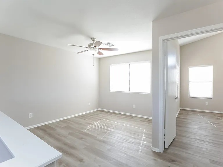 15999 W Moreland St — Photo 10