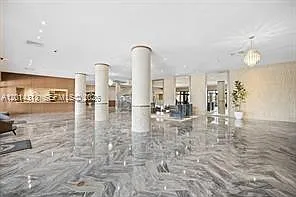 Building Photo - 5401 Collins Ave #932