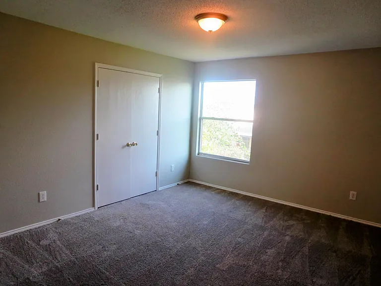 2348 White Oak Dr — Photo 33