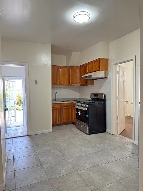 146 Cedar Ave — Photo 2