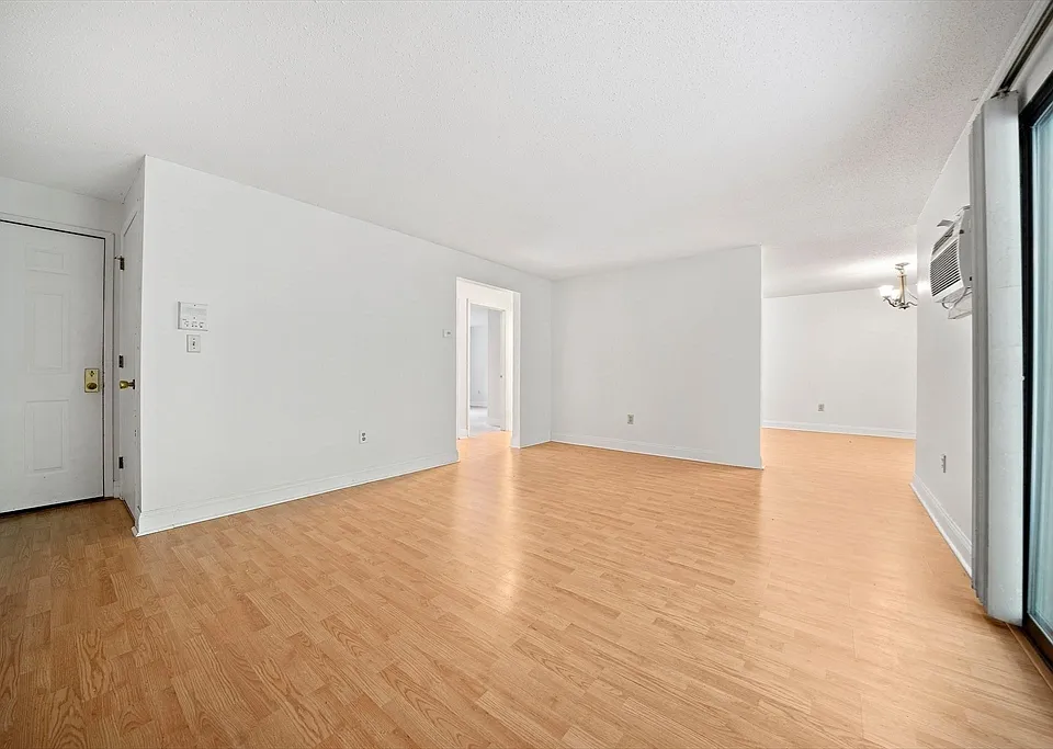 1810 Skyline Dr