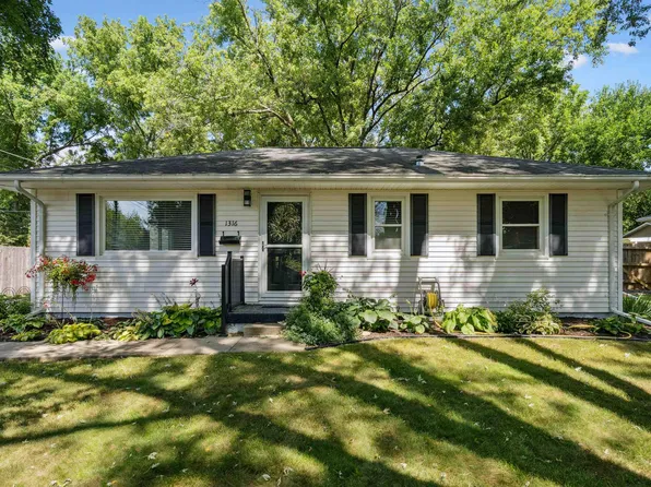 1316 Sunnyside Dr, Cedar Falls, IA 50613
