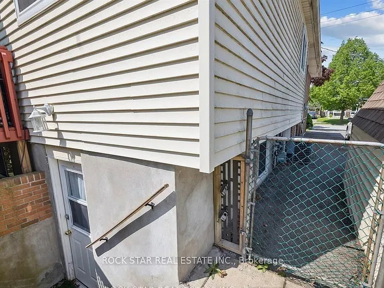203 Commercial St #LOWER — Photo 2