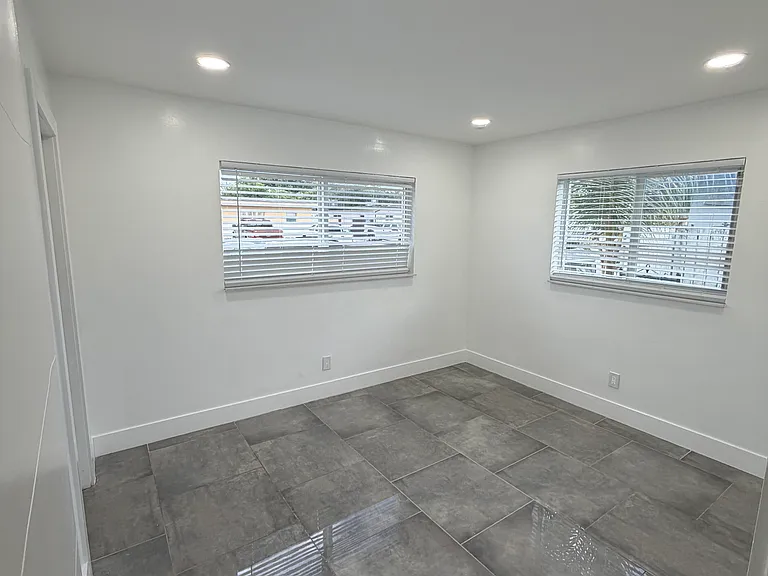 3990 SW 51st St #1 — Photo 7