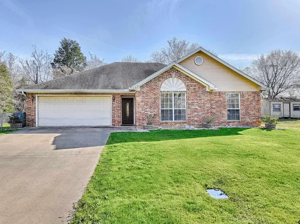 135 Holiday Dr, Gun Barrel City, TX 75156