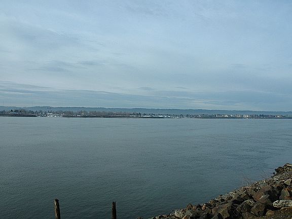4th image of 2015 SE Columbia River Dr