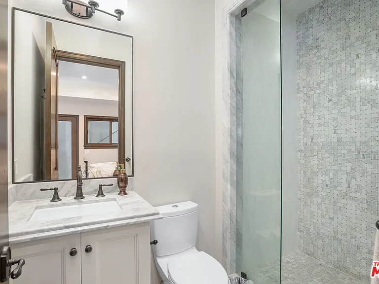 331 S Canon Dr — Photo 31