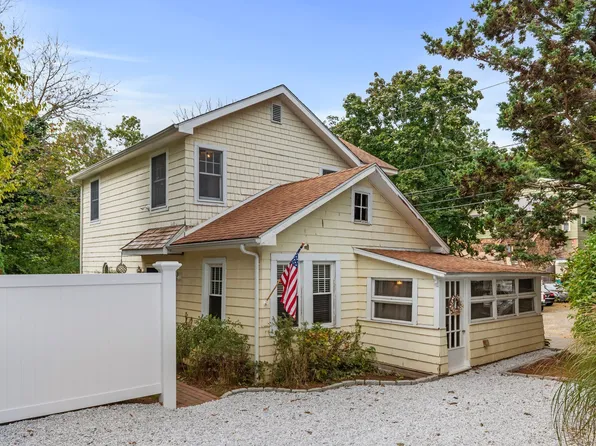 67 Grove Street, Branford, CT 06405