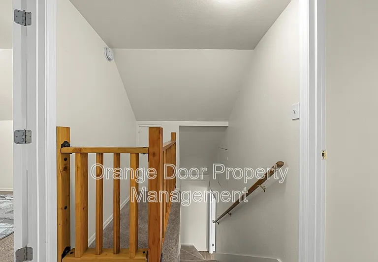 834 S 72nd St — Photo 27