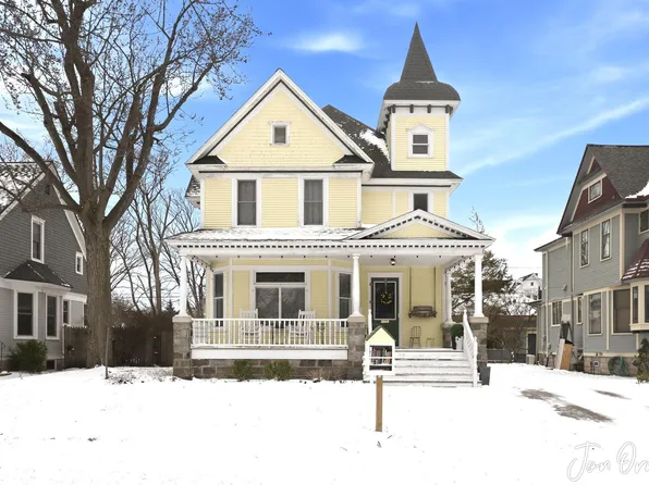 158 W 14th St, Holland, MI 49423