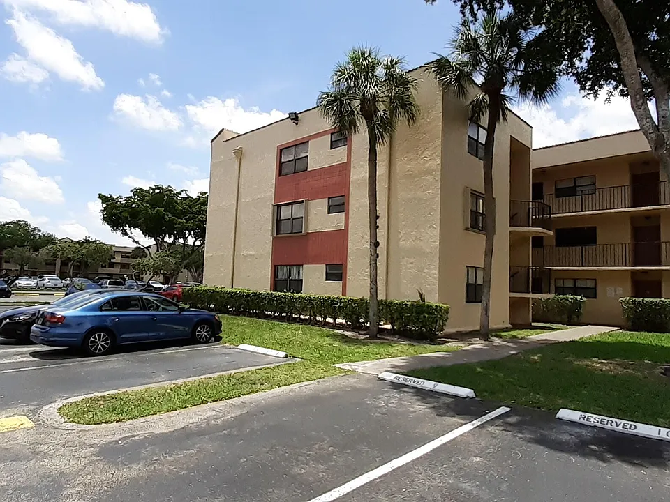 3252 Foxcroft Rd #201