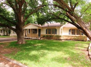 1008 Wallace St, Taylor, TX 76574