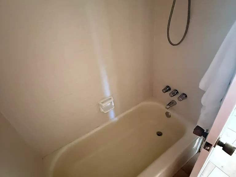 227 Walmar Grv — Photo 6