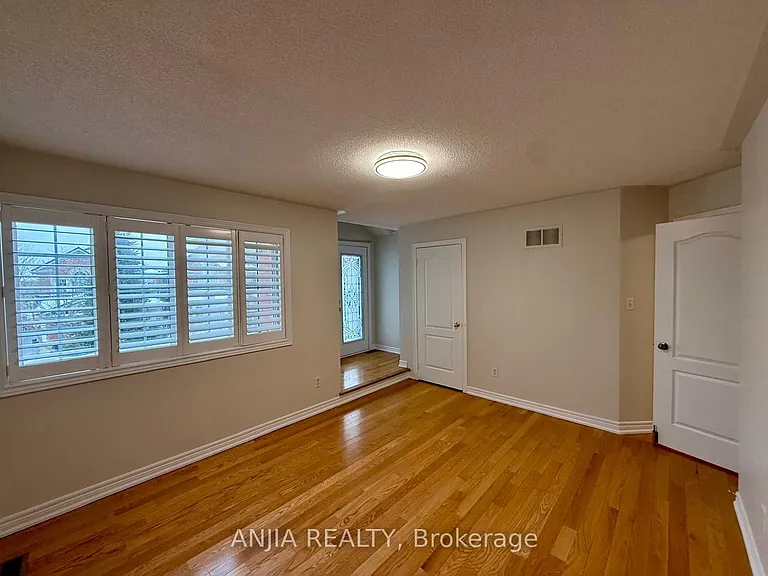 17 Ambercroft St — Photo 12