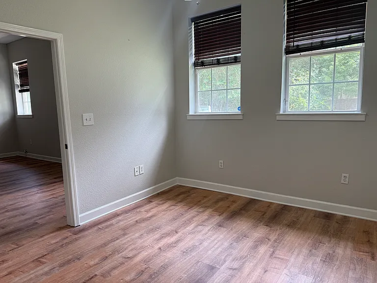 11921 Woodland Ave #B — Photo 11