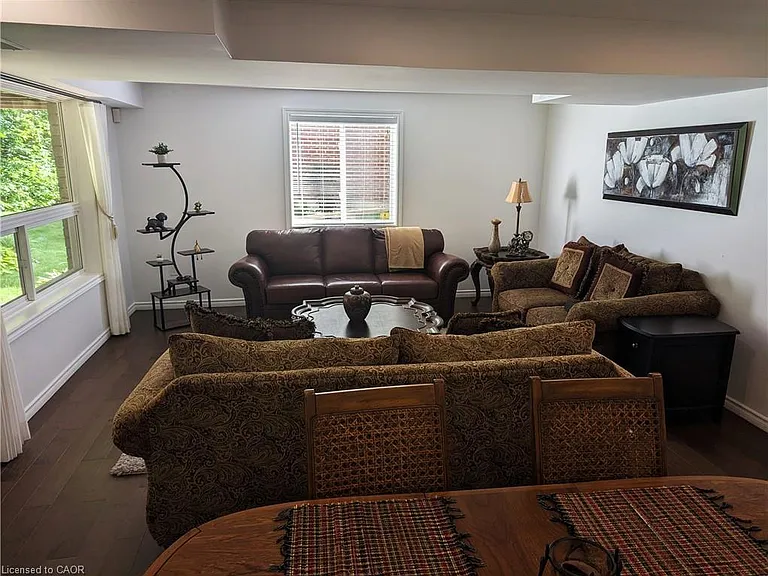 561 Marl Meadow Cres #LOWER — Photo 2