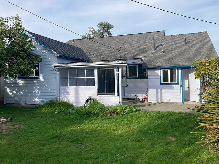 1875 Blakeslee Ave — Photo 6
