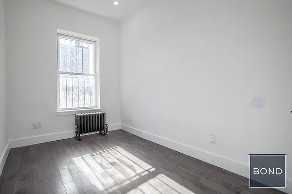 Rented by Bond New York | media 23