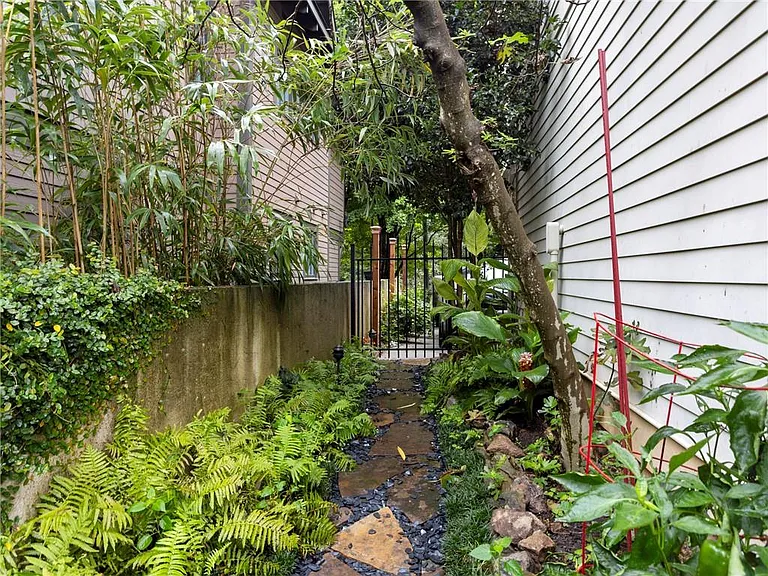 325 Sinclair Ave NE — Photo 22