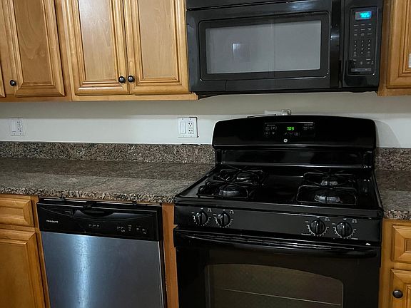 3rd image of 5320 N Francisco Ave APT 3S