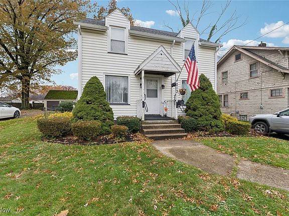 4th image of 213 Kenmore Ave NE
