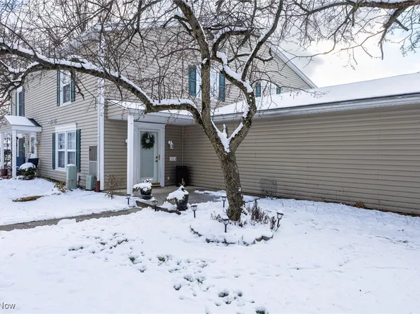 589 Canterbury Ln #B-13, Medina, OH 44256