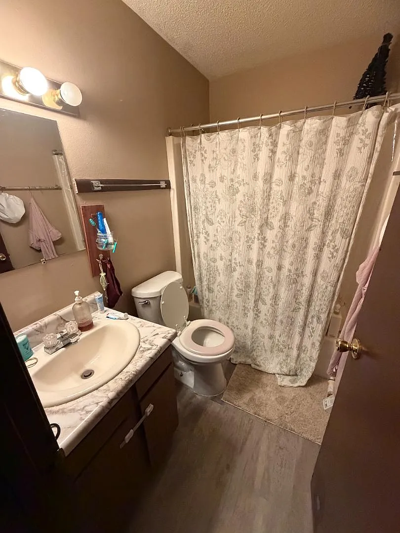 2521 Harvey Dr - 3 — Photo 2