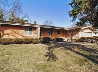 2945 Gatesby Rd, Riverside, IL 60546