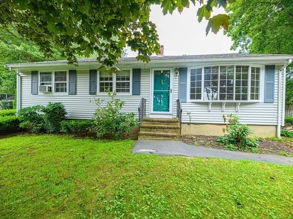 7 Christopher St, Newburyport, MA 01950
