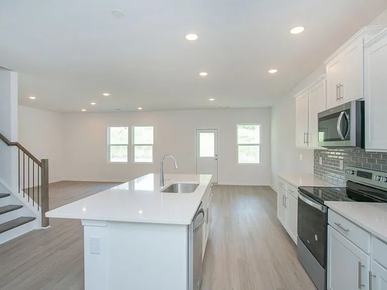 448 Jet Stream Dr — Photo 4