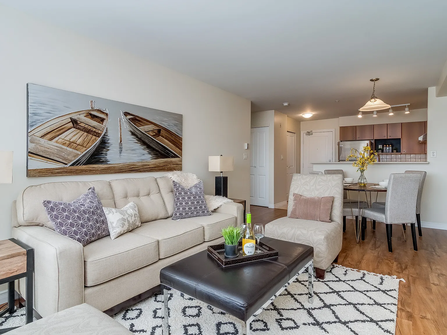 Regina Apartments — Photo 2