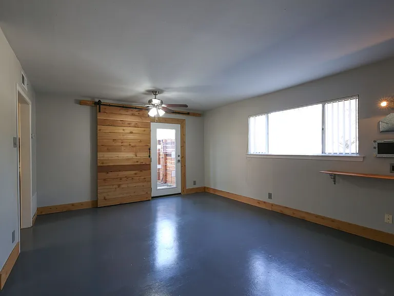 804 N Locust St — Photo 14