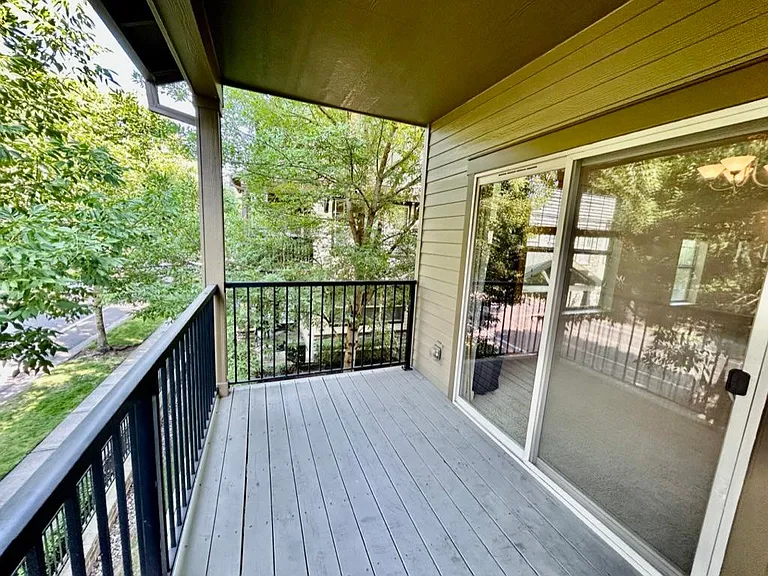 8005 NE Rockne Way — Photo 13