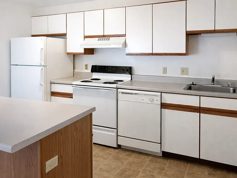 201 - 207 West Win Heights — Photo 6