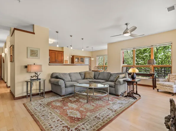 1835 Winnebago St Unit 104, Madison, WI 53704