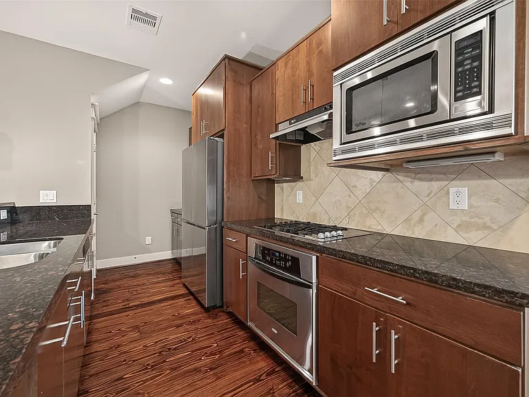 1510 Crockett St #B — Photo 10