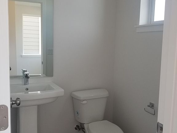 4th image of 1018 NW Highgarden Dr